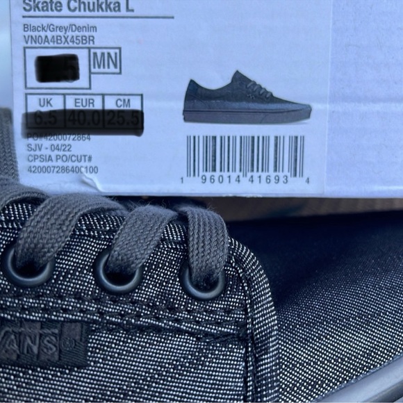 Vans Men’s Skate Chukka Low
Black/Grey/Denim
VN0A4BX45BR
Sneakers - Picture 16 of 16